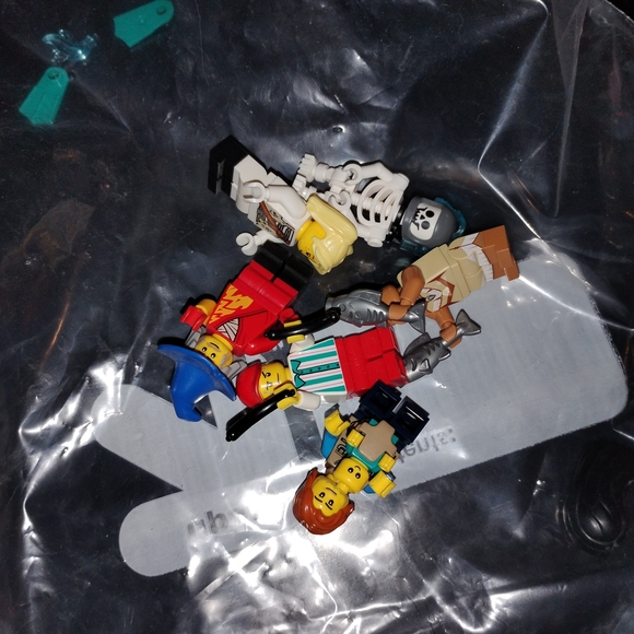 Assorted Lego Bundle - Picture 4 of 5